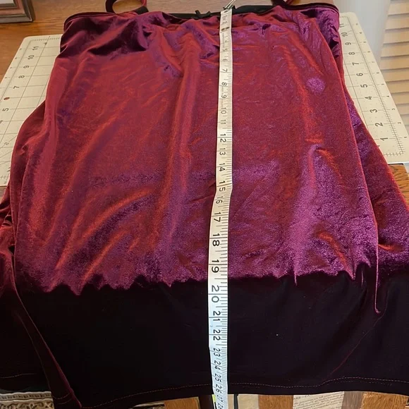 Velvet burgundy mini dress. - Picture 7 of 9